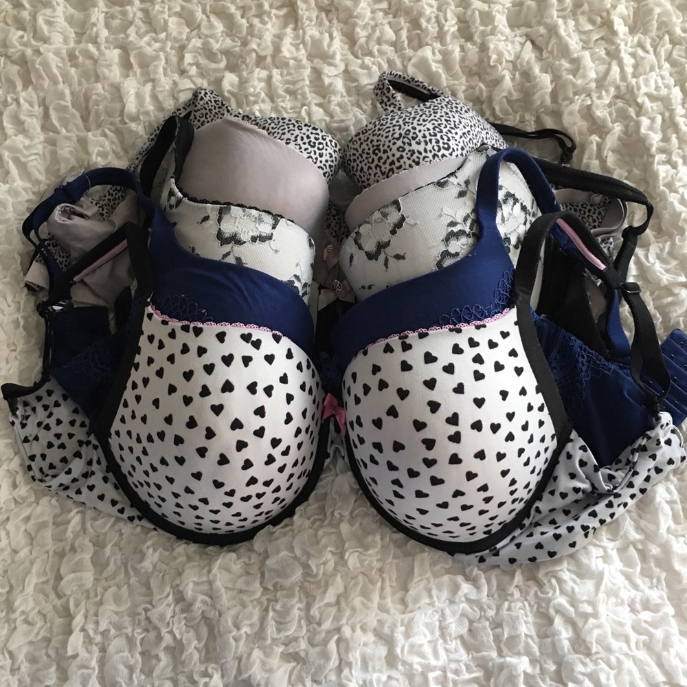 5 Victoria Secret bras